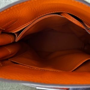 Orange crossbody Calvin Klein, only worn once or twice